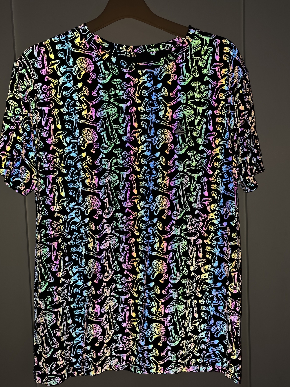 Men's Black Short-Sleeve Tee with Neon Mushroom Print Reflective Psychedelic